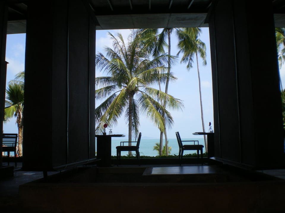 Blick vom Garten auf das Restaurant Anantara Bophut Koh Samui Resort