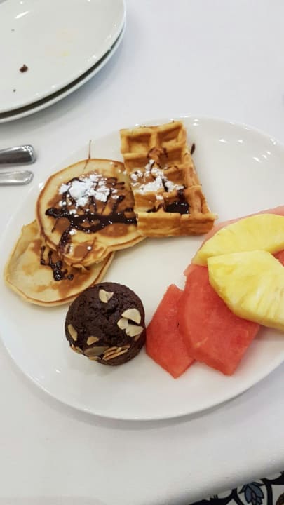 Frühstück Ramada by Wyndham Dubai Barsha Heights