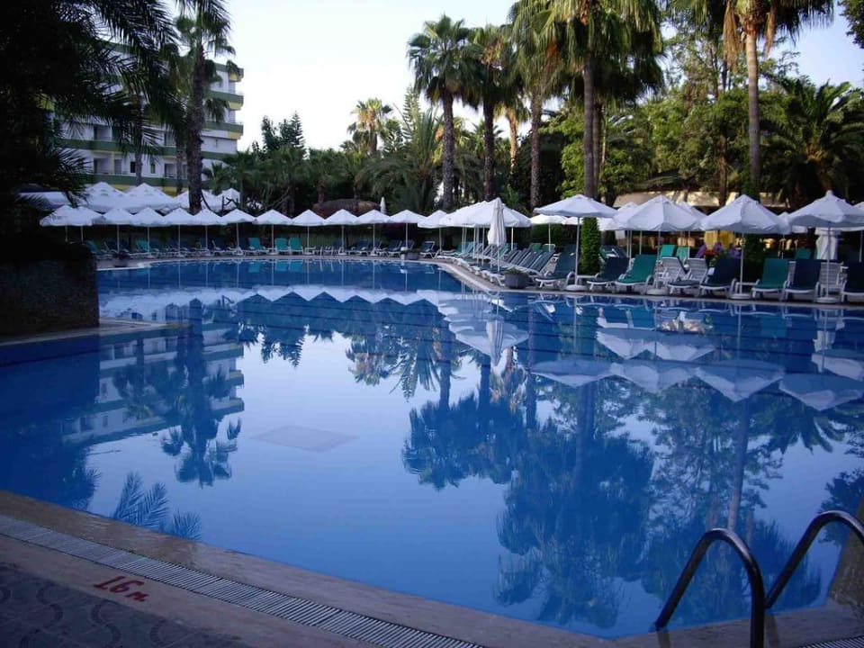 Der mittlere Pool Botanik Hotel & Resort