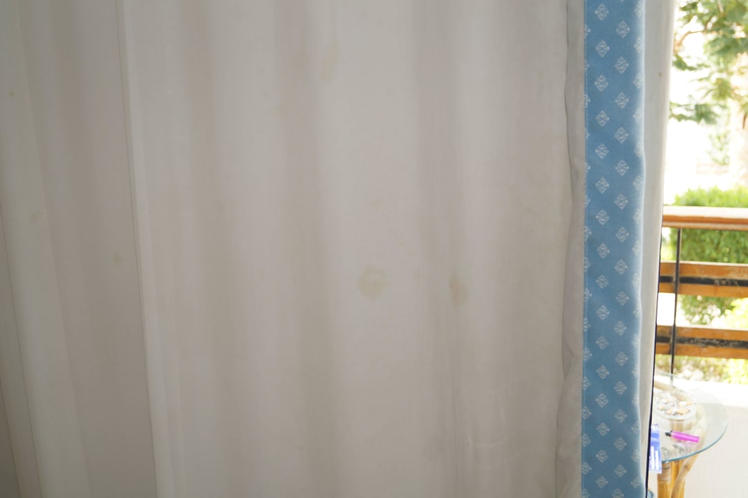 Nr. 824, schmutzige Gardinen The Grand Hotel Hurghada