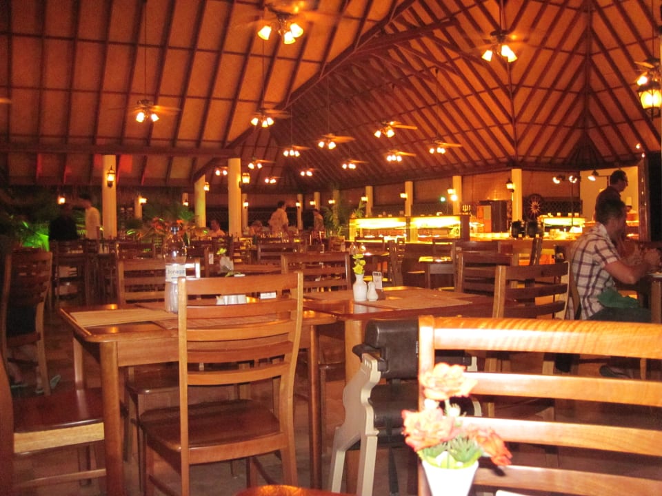 Jeder bekommt einen zugewiesenen Tisch Fihalhohi Maldives