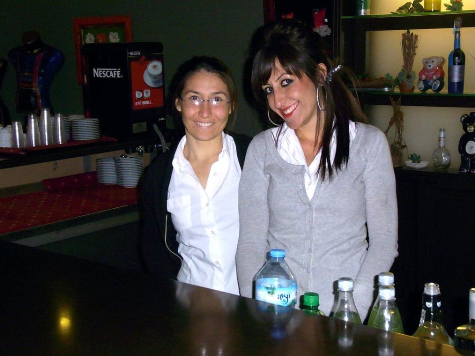 Freundliches Personal der Lobby Bar Hotel Royal Garden Beach