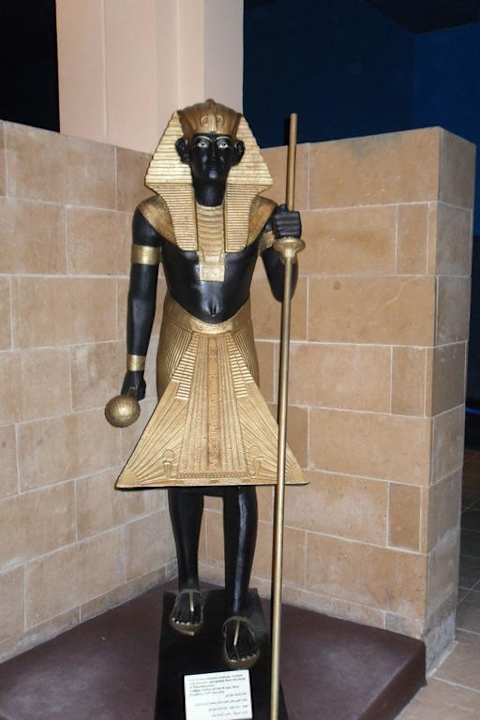 Figur aus dem kl.ägyp. Museum Pickalbatros Alf Leila Wa Leila Resort - Neverland Hurghada