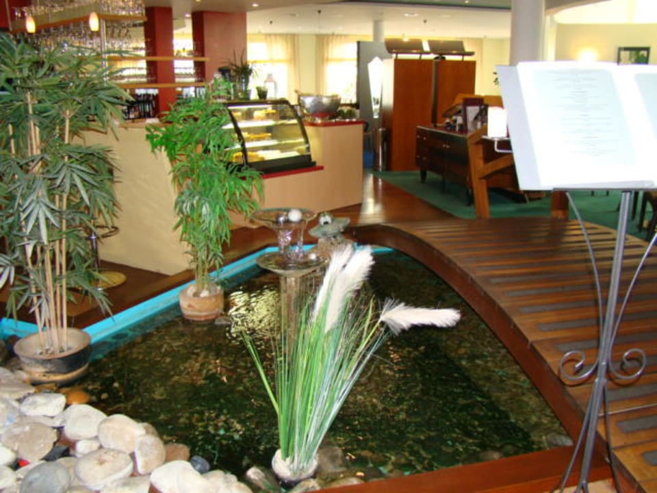 Brücke von der Lobby zum Restaurant HansenS Haus am Meer