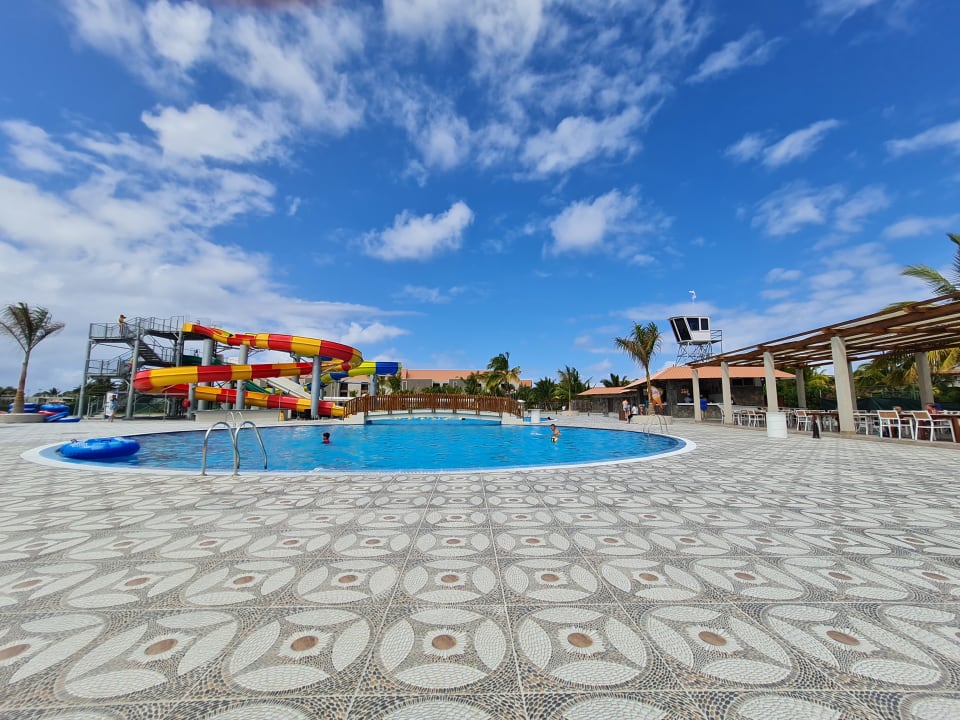 Pool Crystals Beach Resort Belle Mare, a member of Radisson Individuals