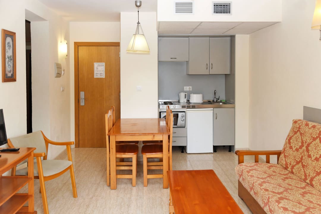 Salon and kitchenette Hotel Reco d'es Sol