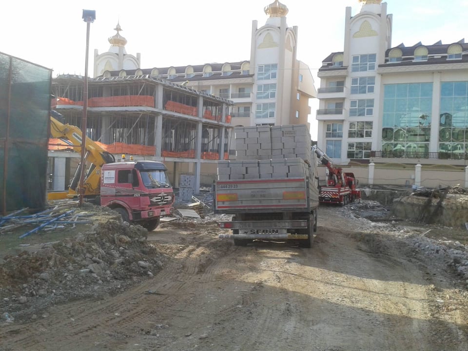 Noch ziemlich weit unten und Steine werden geliefe Side Royal Palace Hotel & Spa