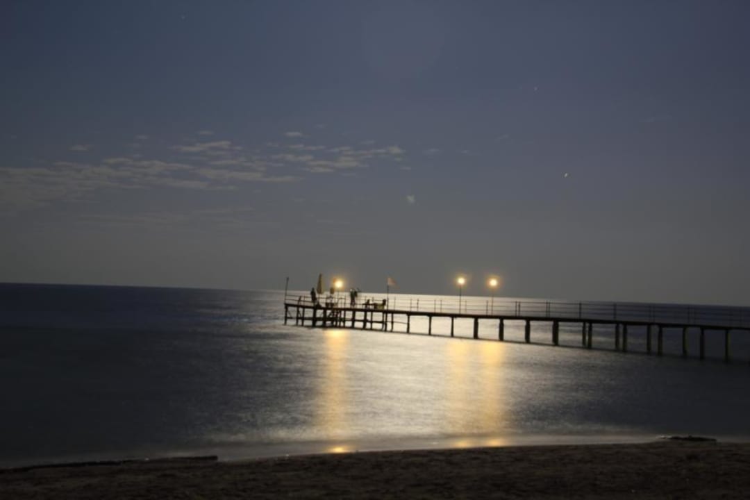 Bei Nacht Three Corners Sea Beach Resort