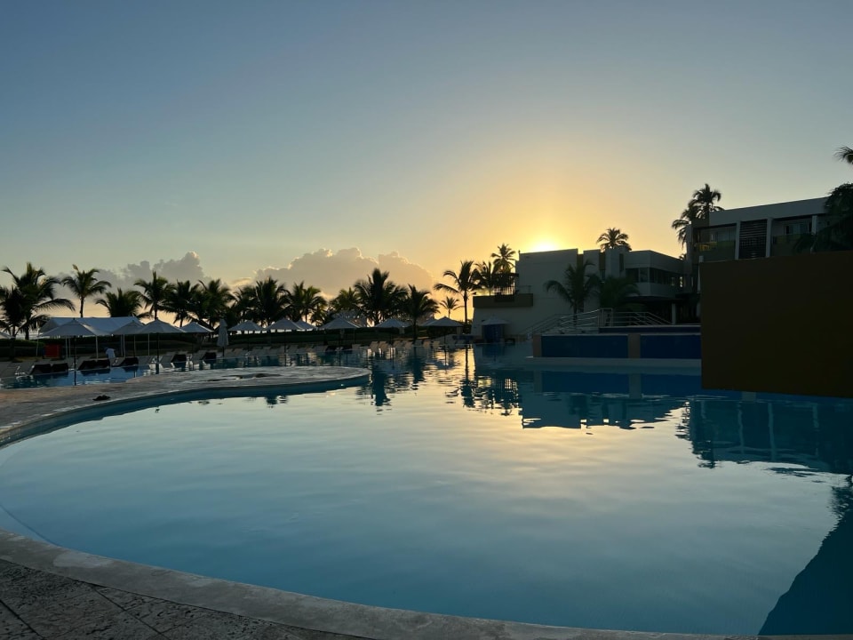 Pool Dreams Onyx Resort & Spa
