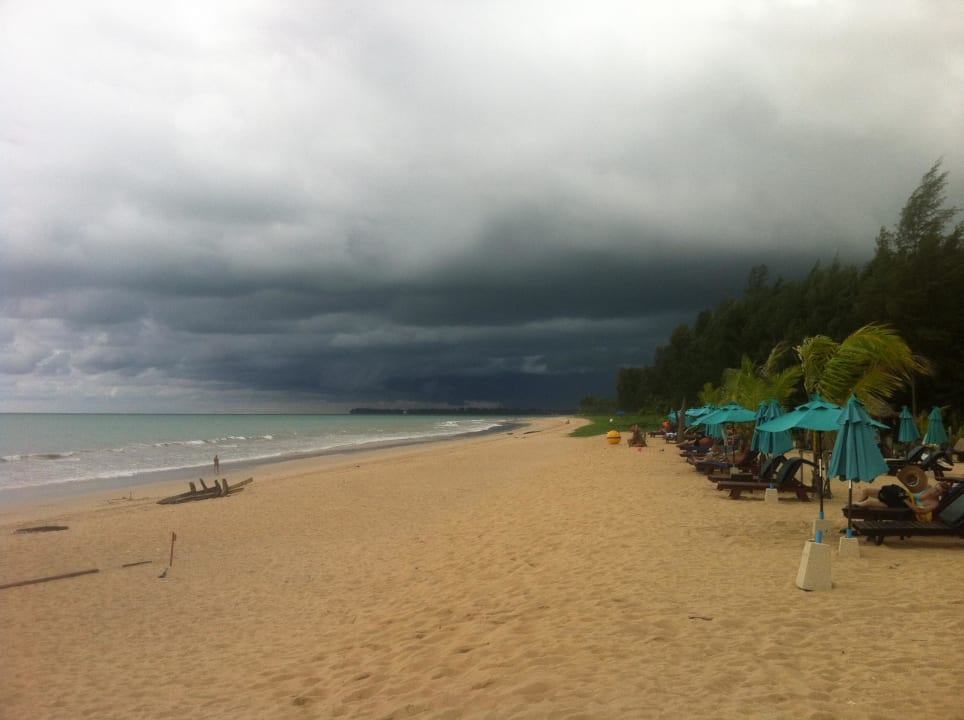 Ein Unwetter zieht auf Khaolak Orchid Beach Resort