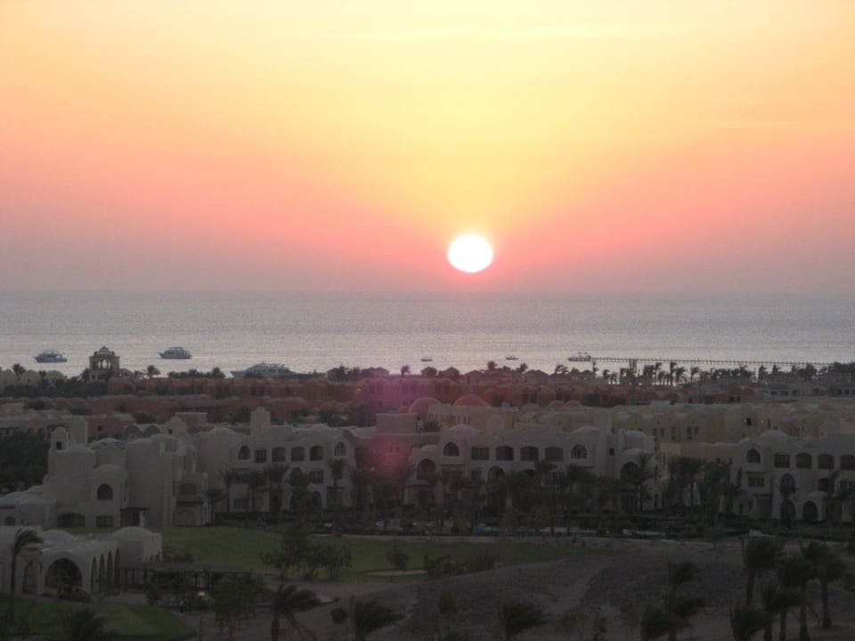 Sonnenaufgang vom Hotelzimmer Steigenberger Makadi Hotel - Adults only