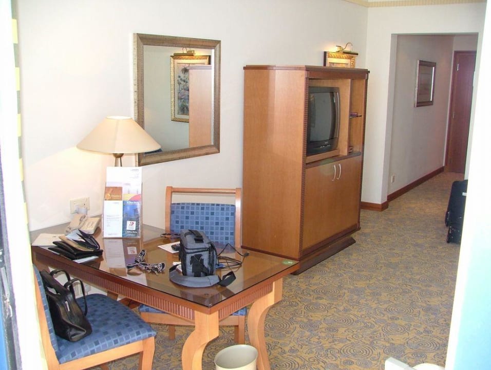 Ausstattung Superior-Room Hotel Le Meridien Al Aqah Beach Resort