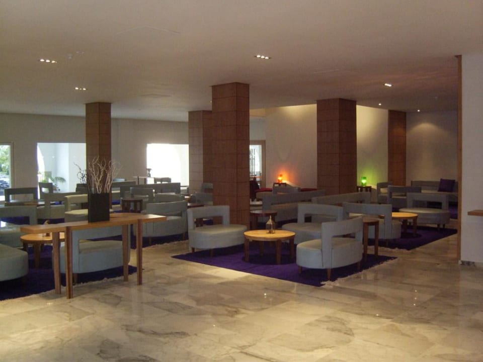 Stylischer Eingangsbereich/Lobby der Rezeption The Orangers Beach Resort and Bungalows