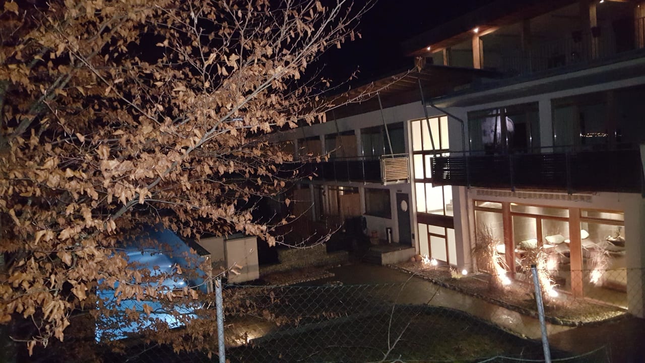 Blick auf Außenpool ACTIVE by Leitner's|Natur&LifestyleHotel