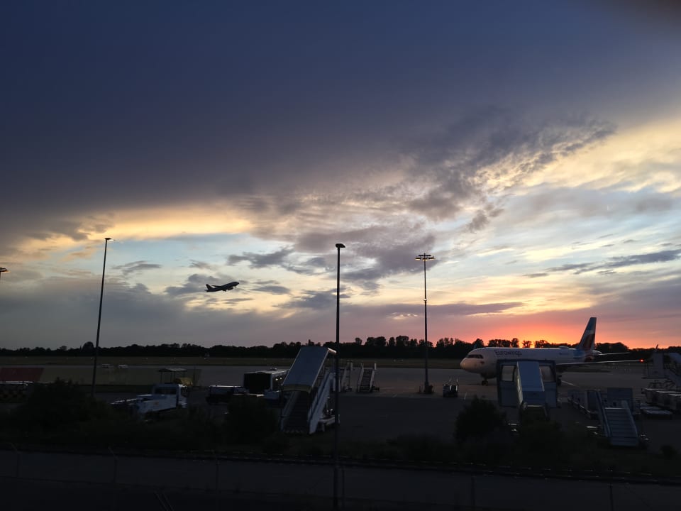 Außenansicht B&B Hotel Baden Airpark