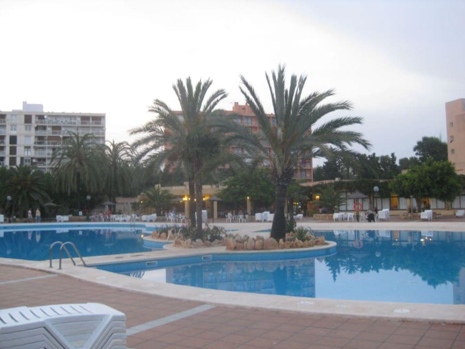 Die Poollandschaft Hotel Club Cala Romani