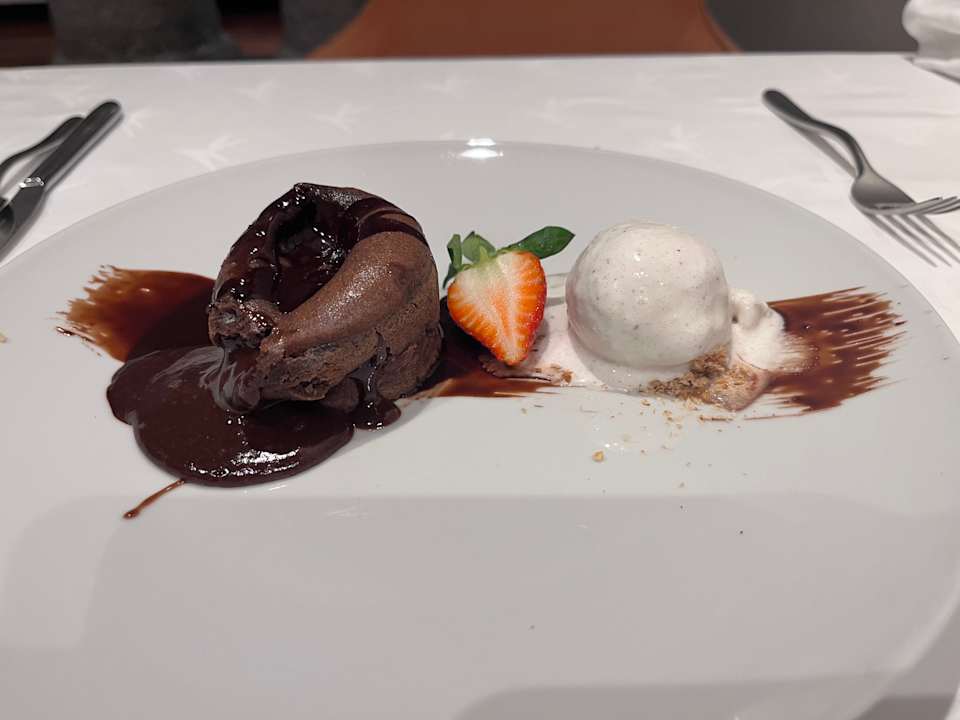 Gastro Sands Suites Resort & Spa