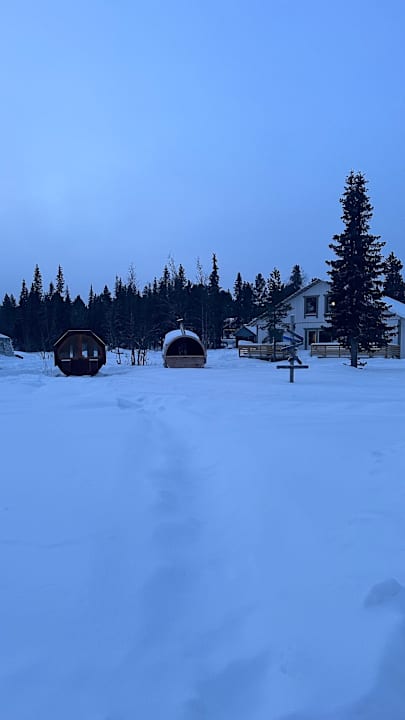 Außenansicht Aurora River Camp Glass igloos & cabins