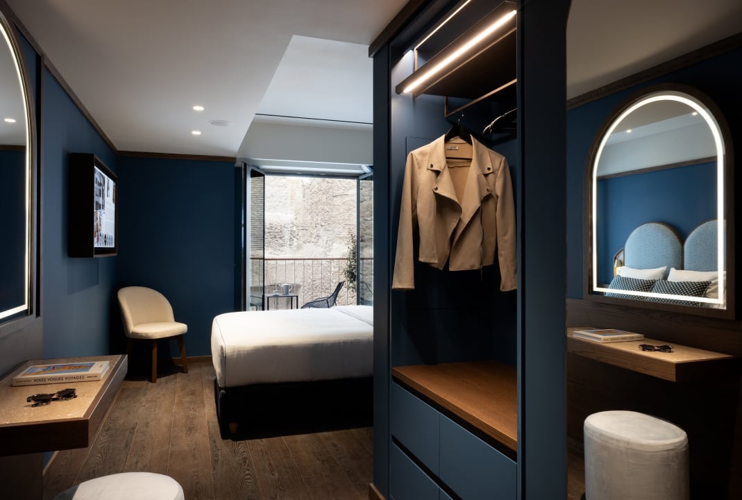 Zimmer Mitsis N'U Piraeus Port