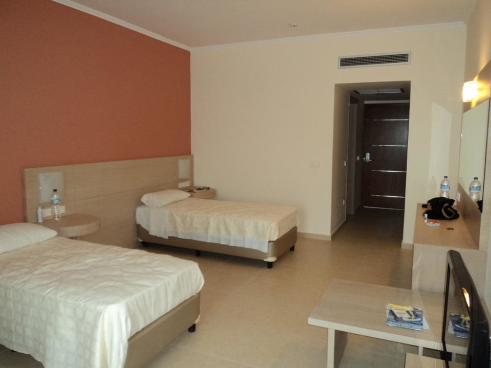 Zimmer recht geräumig Kresten Palace Hotel