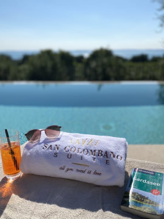 Pool San Colombano Suites