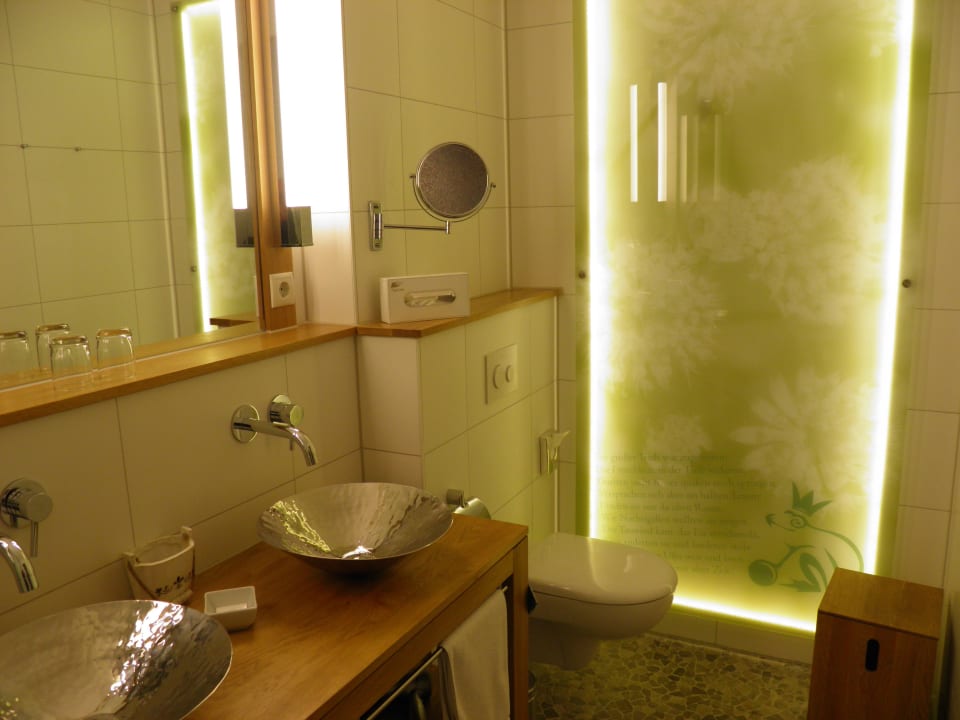 Design und Funktionalität stimmen Waldhotel Tannenhäuschen