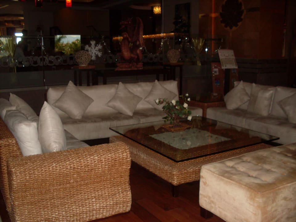 Sitzmöglichkeiten in der Lobby Hotel Royal Dragon