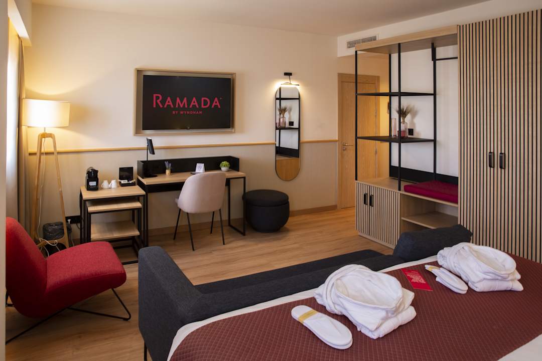 Zimmer Ramada by Wyndham Madrid Getafe