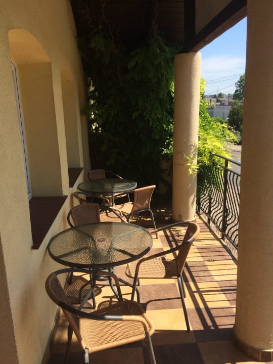 Taras dla gosci pensjonatu  Pension Palacyk Pod Akacjami