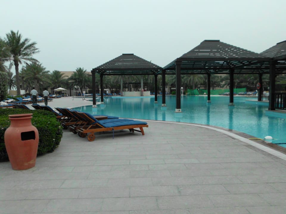 Riesen Pool Miramar Al Aqah Beach Resort