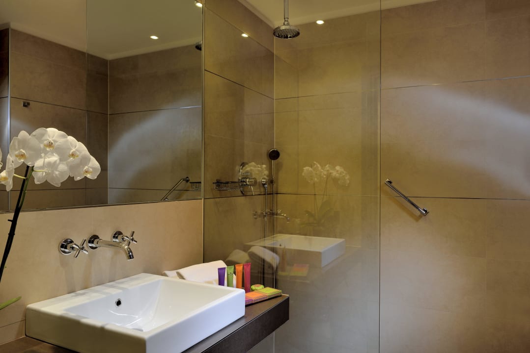 Bagno con doccia Savhotel