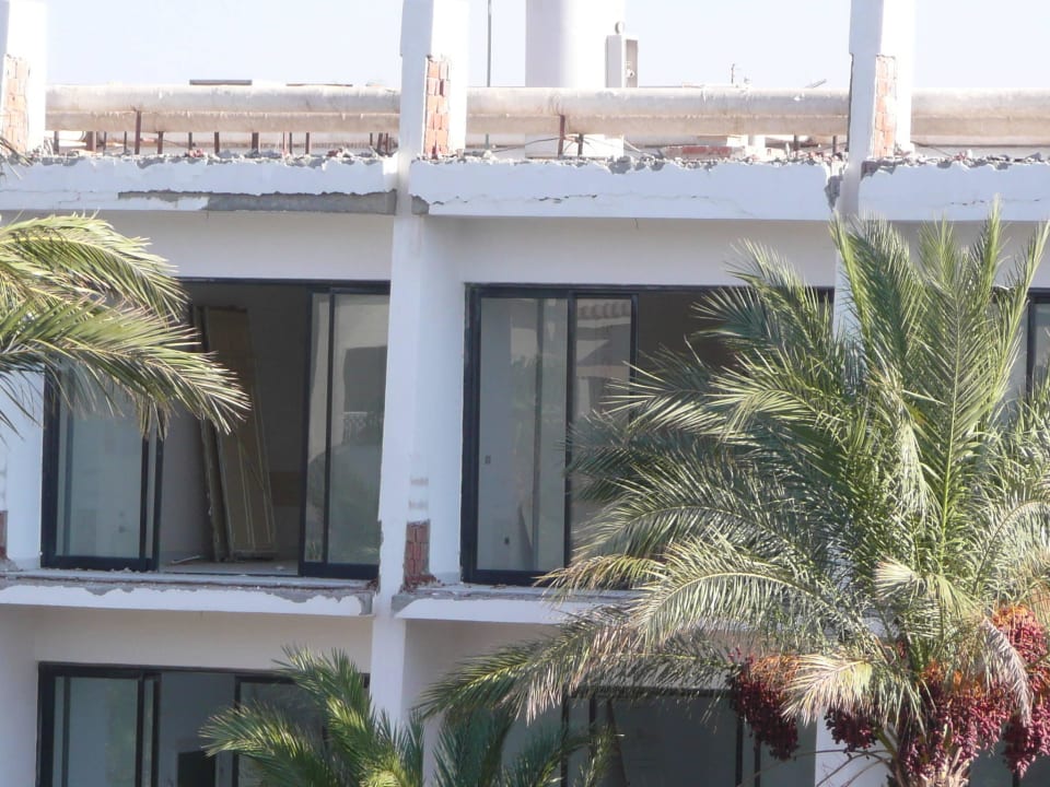 Mitten in der Anlage ( aktive Baustelle ! ) The Grand Hotel Hurghada