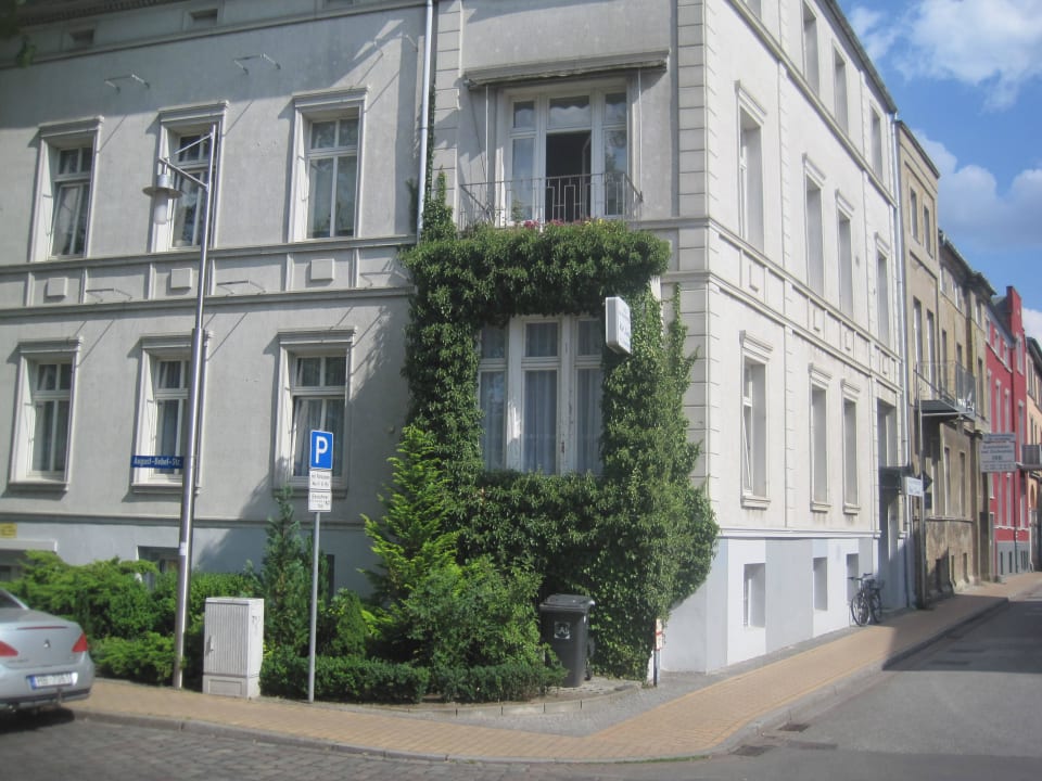 Von außen saniert Haus am Pfaffenteich Hotel Garni