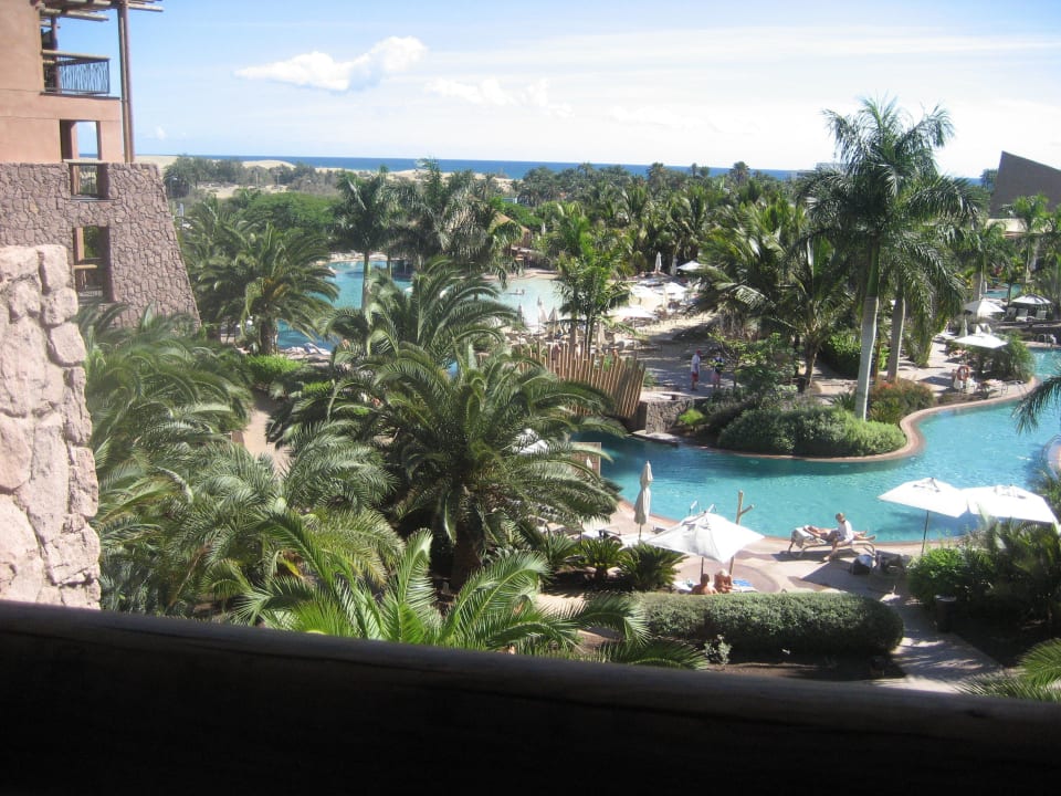 Blick aus dem Zimmer über den Garten zu den Dünen Lopesan Baobab Resort
