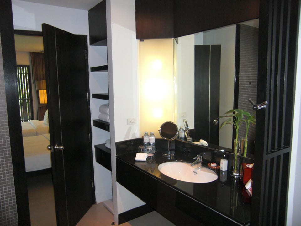 Bad vom Deluxe Oasis Zimmer Ramada Resort by Wyndham Khao Lak