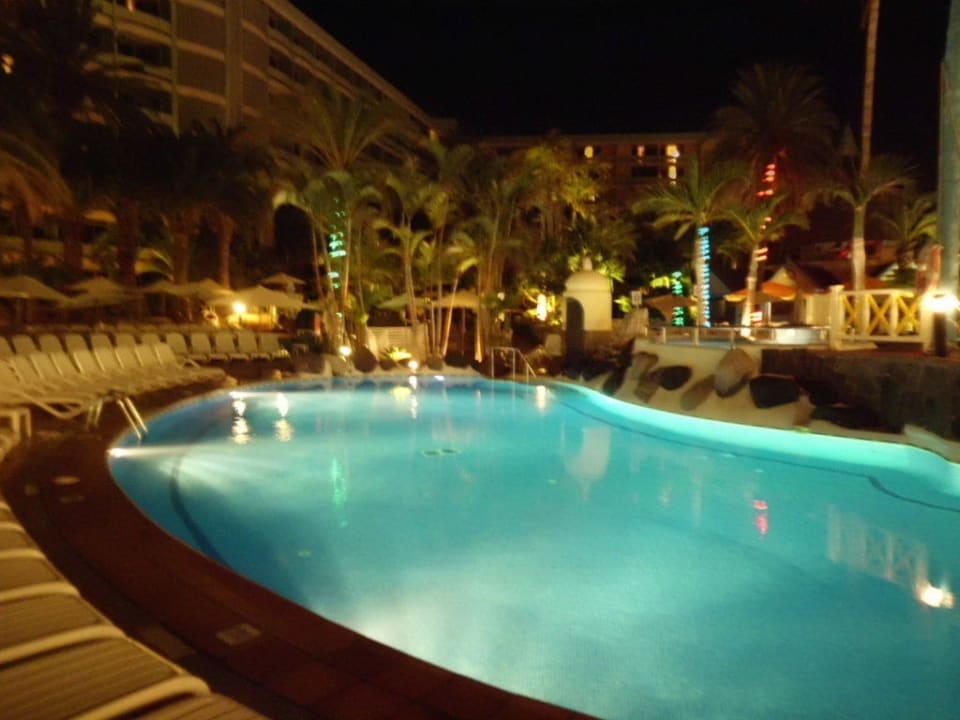 Pool bei Nacht Abora Buenaventura by Lopesan Hotels