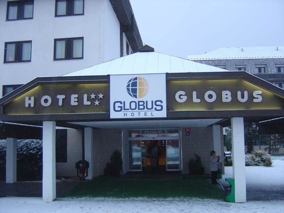 Eingang Hotel Globus