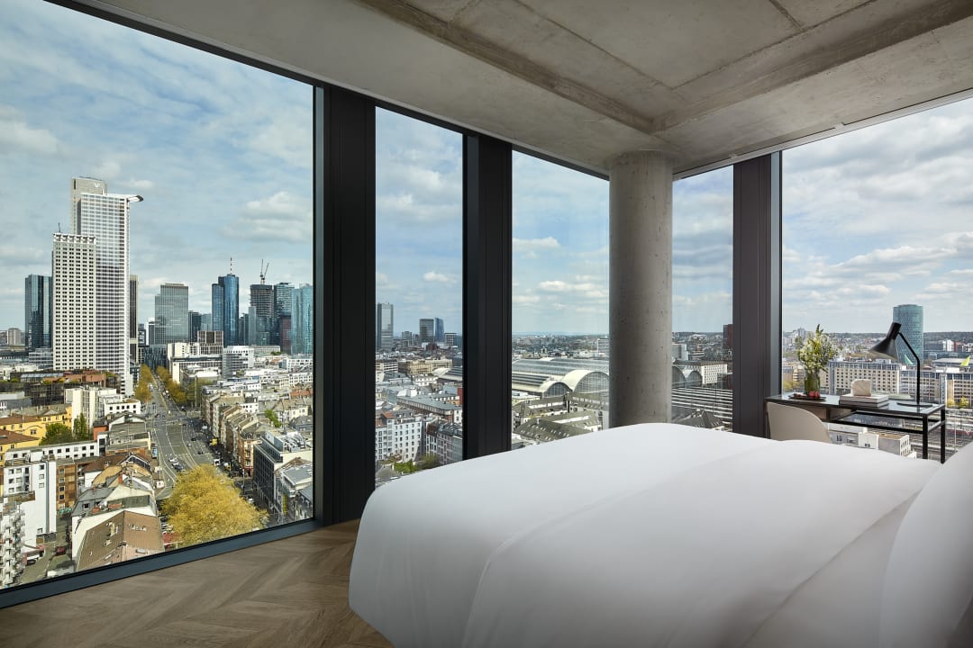Zimmer NH Collection Frankfurt Spin Tower