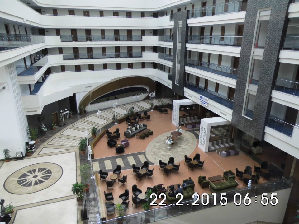 Die Lobby aus dem 4. Stock fotografiert Seaden Sea World Resort & Spa