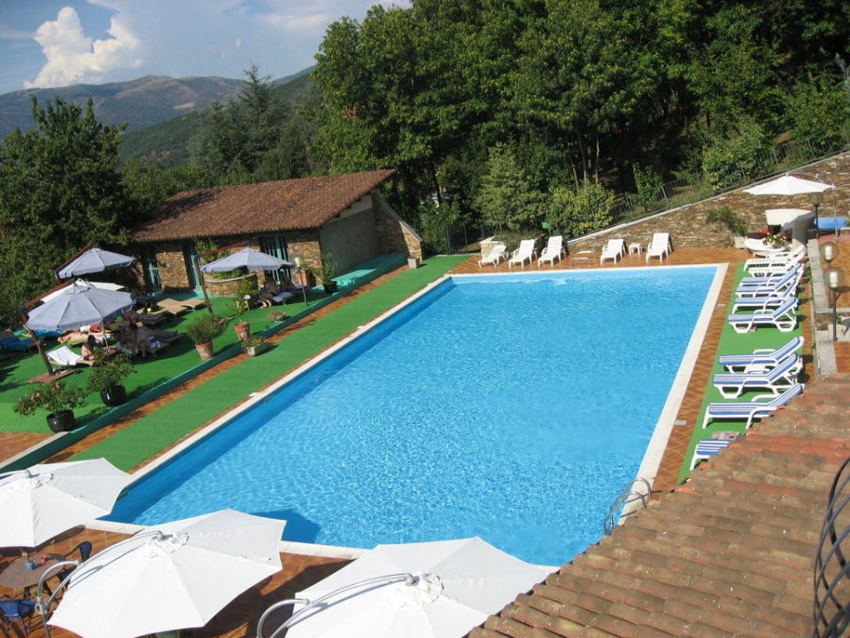 Blick von Terrasse auf Hotelpool Hotel Sa Muvara