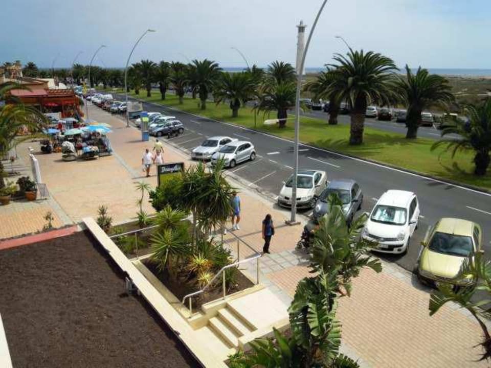 Straße vor dem Hotel  R2 BUGANVILLA Hotel & Spa