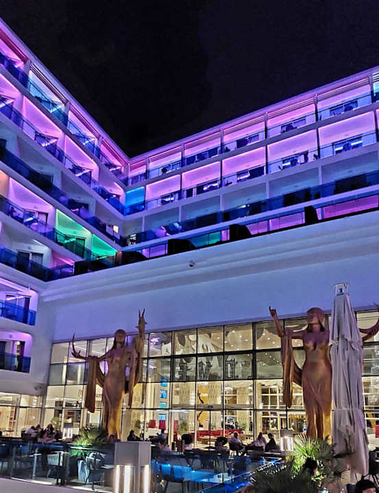 Ausblick Azura Deluxe Resort & Spa Hotel