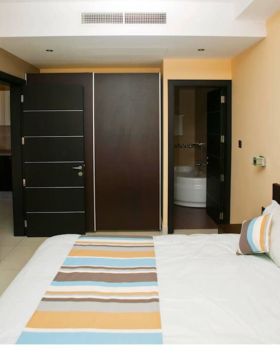 Apartment - Bedroom En-Suite Bathroom  Hotel Porto Azzurro Resort