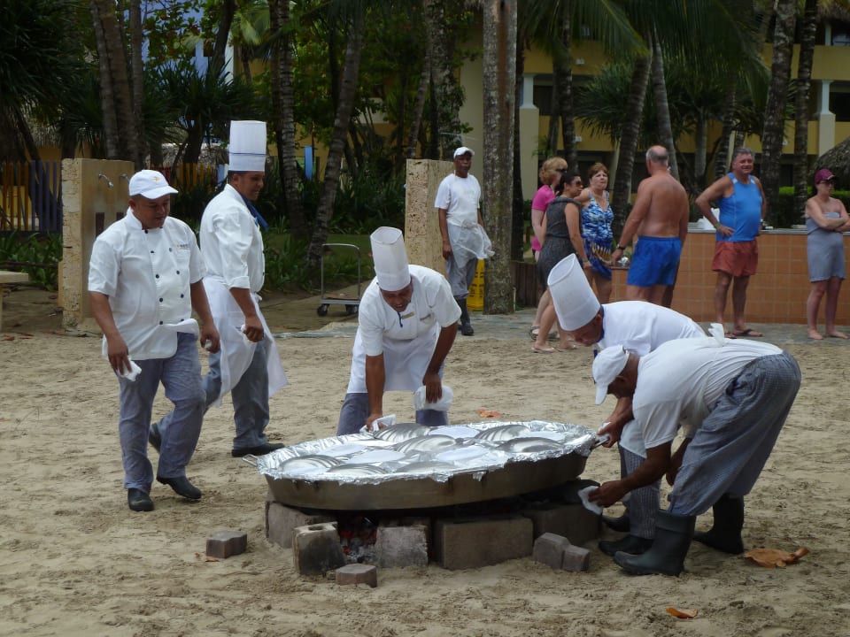 Paella am Strand Iberostar Waves Costa Dorada