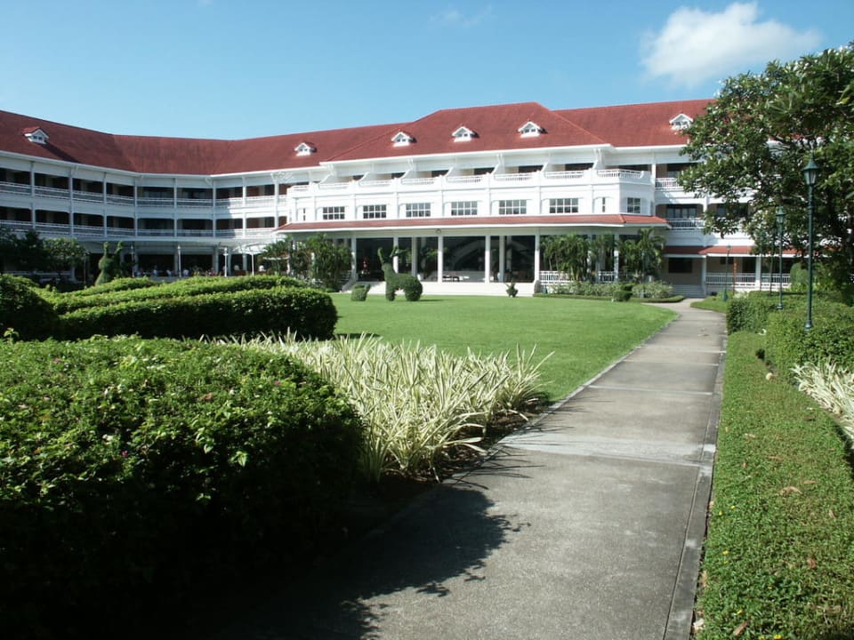 Blick auf das Hauptgebäude Centara Grand Beach Resort & Villas Hua Hin