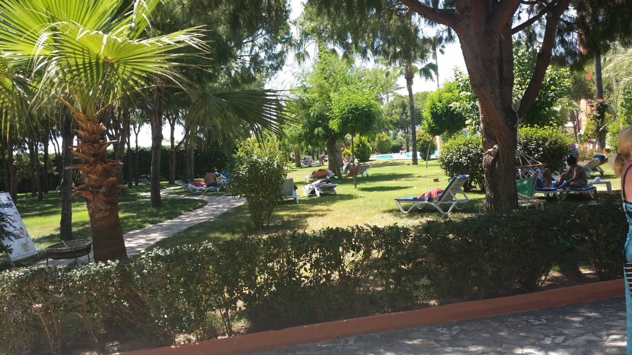 Wunderschöner Garten Club Turtas Beach Hotel