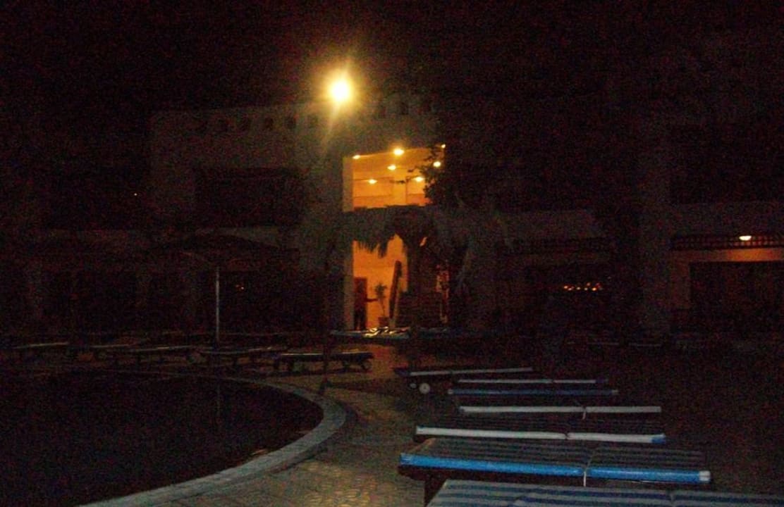 Kleiner Pool bei Nacht Blend Club Aqua Resort