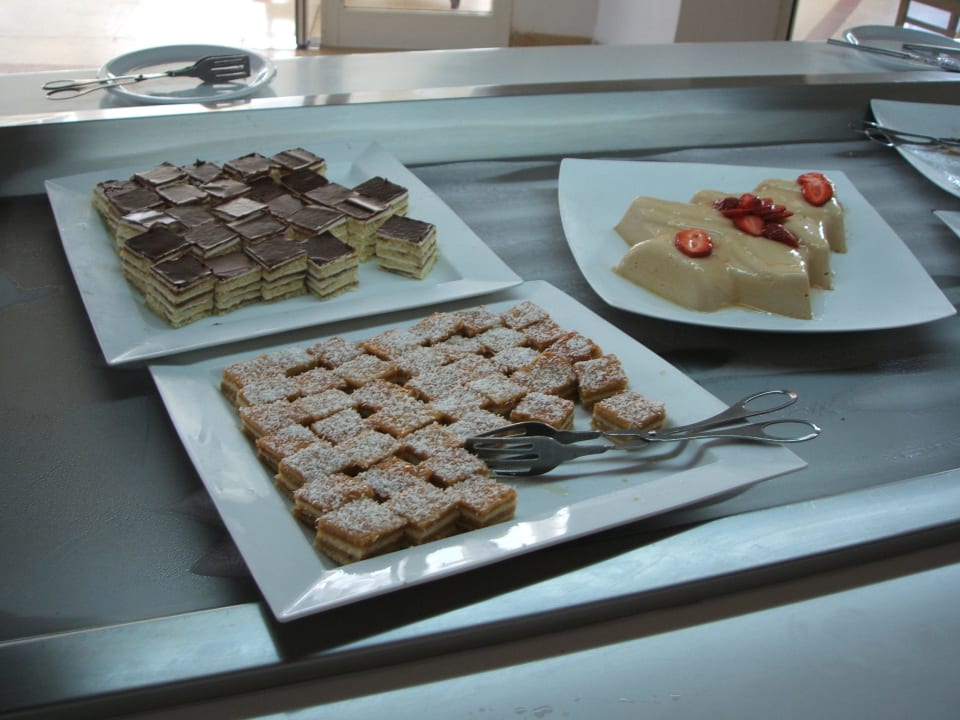 Viele Süßspeisen Monarque Club Rivage