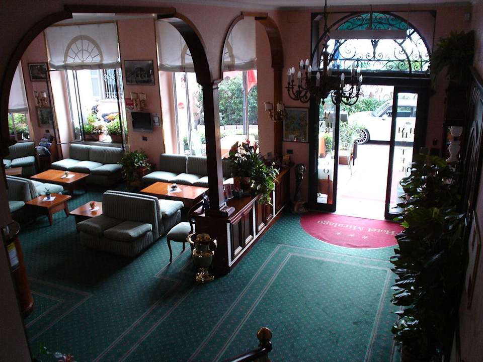 Eingangsbereich von der Treppe zu den Zimmern aus Hotel Miralago