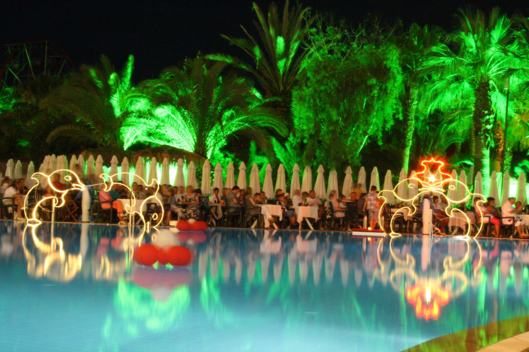 Pool bei Nacht Delphin Deluxe Resort